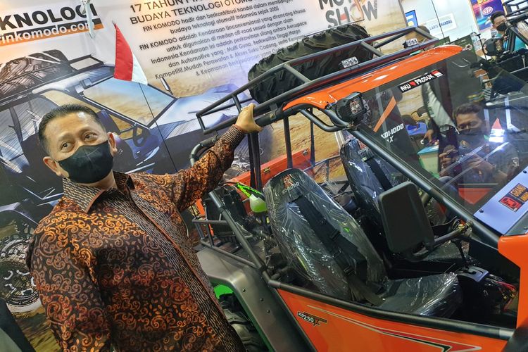 Ketua Umum IMI Bambang Soesatyo membeli satu unit mobil off road karya anak bangsa yaitu FIN Komodo tipe Patroli