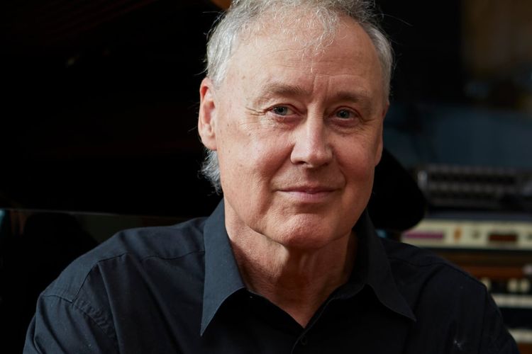 Bruce Hornsby, penyanyi dan penuis lagu asal Amerika Serikat.