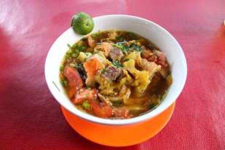 Soto Mie khas Bogor, dapat ditemui di banyak tempat di kota hujan. Cirikhasnya menggunakan kroket goreng yang kering, sehingga menghasilkan citarasa renyah ketika dimakan.
