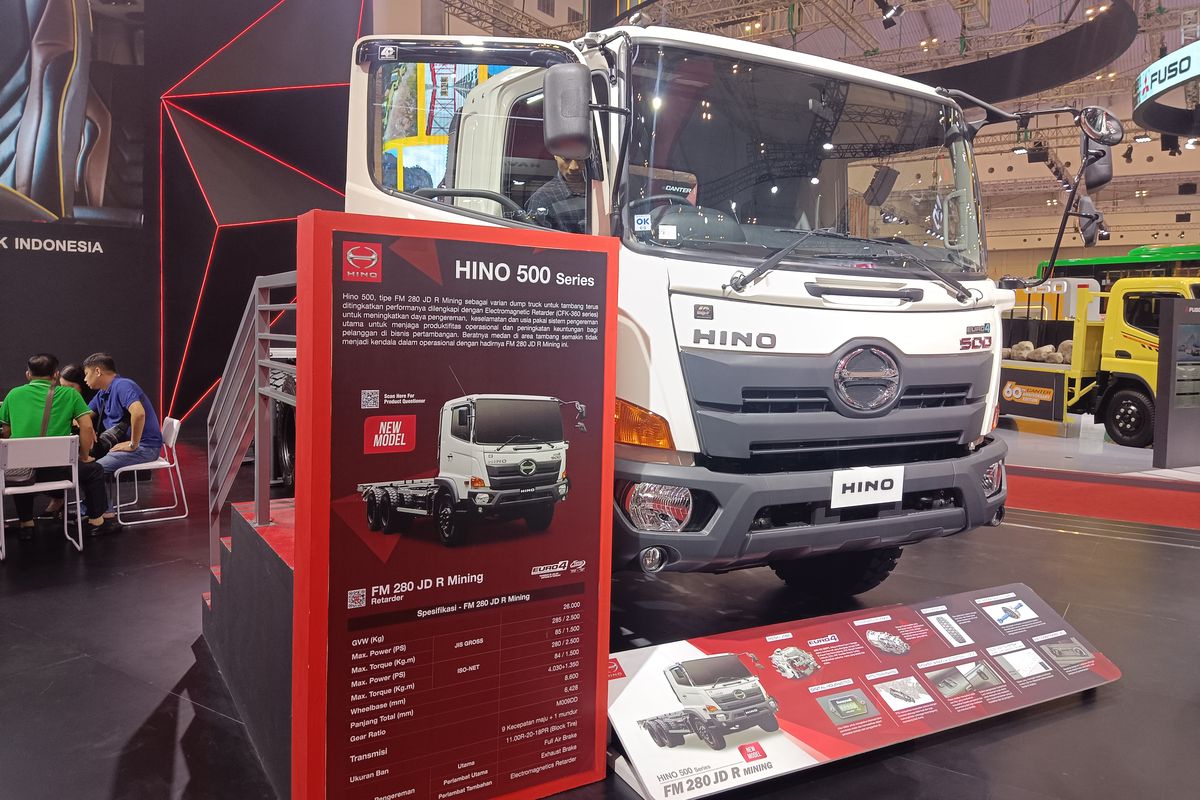 Hino luncurkan Microbus 115 SDBL 4x4 dan 500 FM 280 JD R Retarder di GIIAS 2023