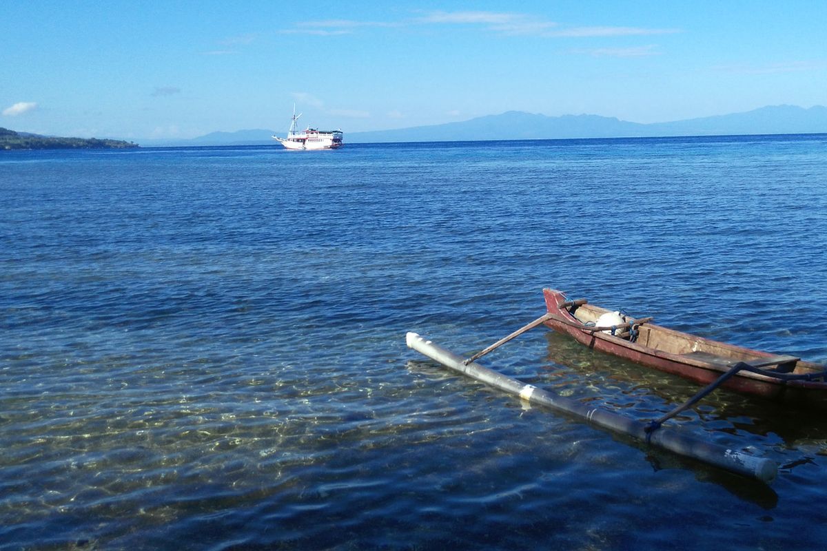 Pemandangan laut dilihat dari Pulau Moyo.