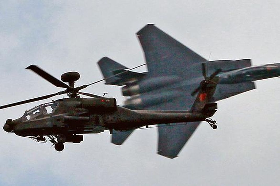 AH-64D Apache dan F-15SG