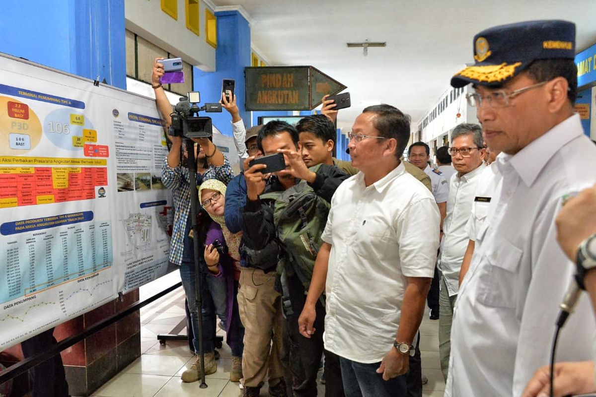 Menteri Perhubungan Budi Karya Sumadi di Terminal Bus Giwangan, Yogyakarta, Minggu (16/6/2019)