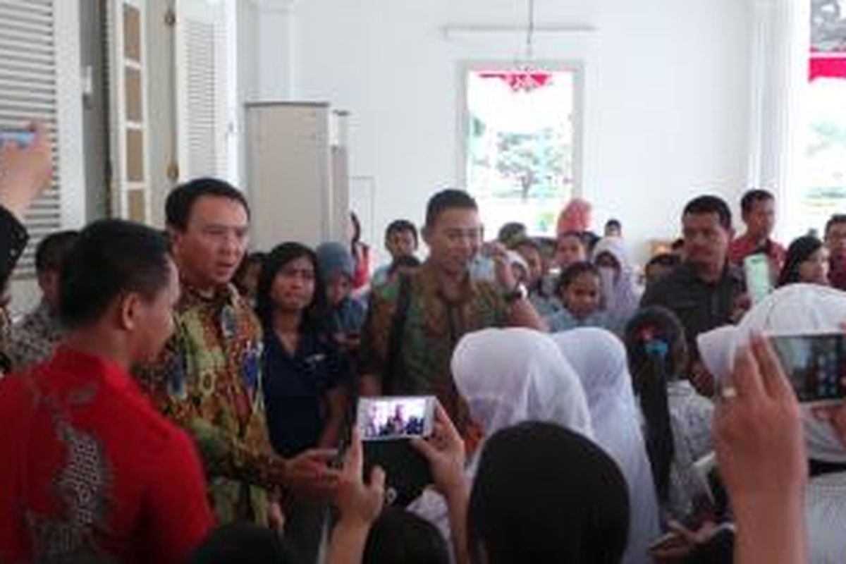 Gubernur DKI Jakarta Basuki Tjahaja Purnama saat menemui siswa-siswi SD Negeri 03 Cawang Pagi, Kamis (20/8/2015). 
