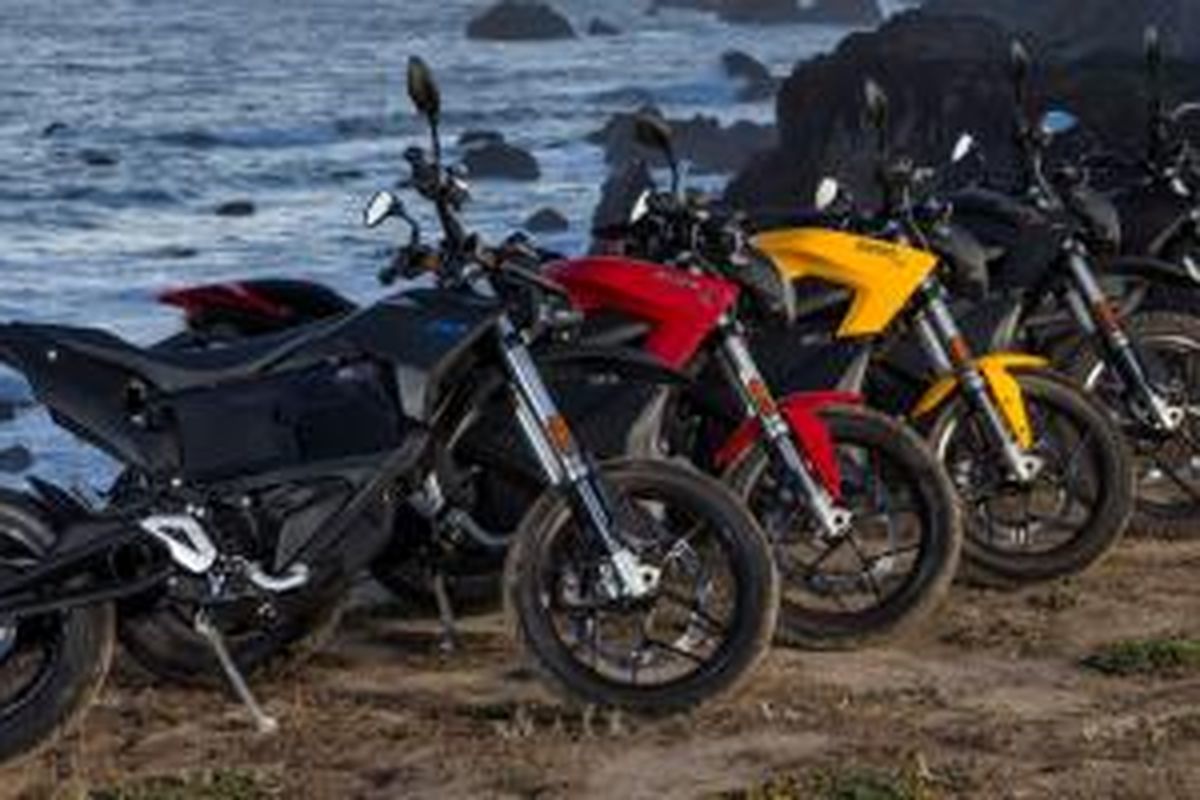 Sepeda motor listrik Zero model 2016. Ada dua model baru, yakni DSR dan FXS.