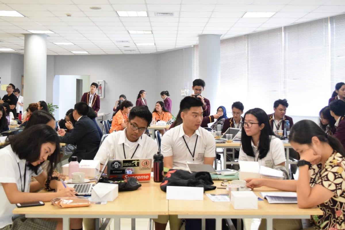 Bina Nusantara (Binus) Youth Leaders Summit (BYLS) di Binus Serpong (6/4/2019) menjadi forum tahunan siswa SMP dan SMA terlibat dalam wacana intelektual dan isu-isu global dan mendiskusikan tantangan dan kesempatan masa depan.