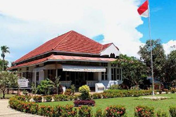 Suasana rumah pengasingan Bung Karno di Kelurahan Anggut, Kecamatan Ratu Samban, Kota Bengkulu, Provinsi Bengkulu, beberapa waktu lalu. Rumah ini pernah dihuni Bung Karno tahun 1938-1942. Di rumah inilah, sang proklamator untuk pertama kali bertemu dengan Fatmawati.