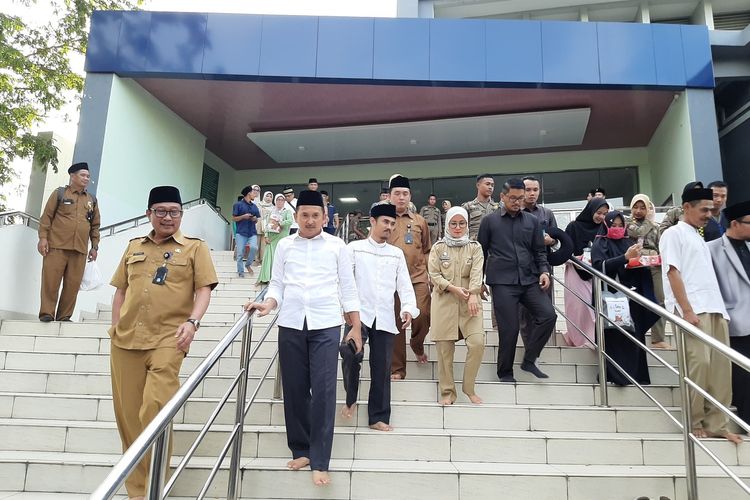 Bupati Lebak Iti Octavia Jayabaya saat ditemui usai acara Isra Miraj di Masjid Agung Al Aaraf Rangkasbitung, Kabupaten Lebak, Selasa (10/3/2020)
