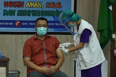 Gubernur NTB Disuntik Vaksin Covid-19 Dosis Kedua: Alhamdulillah, Badan Terasa Lebih Segar...