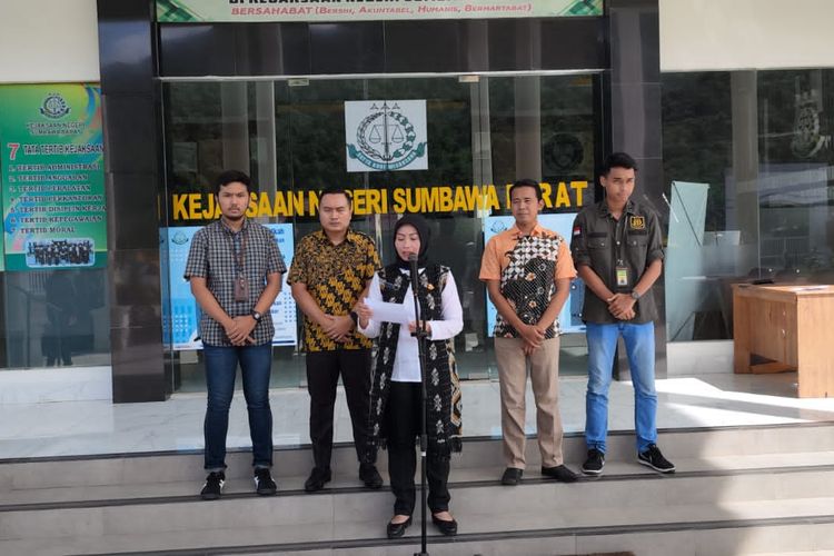 Konferensi pers Kejaksaan Negeri Sumbawa Barat Jumat (31/3/2023)