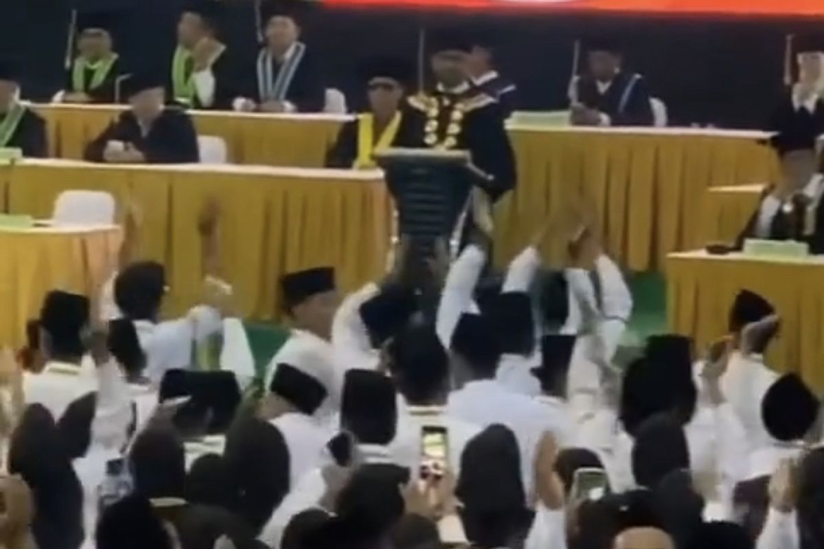 Saat mahasiswa UINSA SURABAYA teriaki rektor