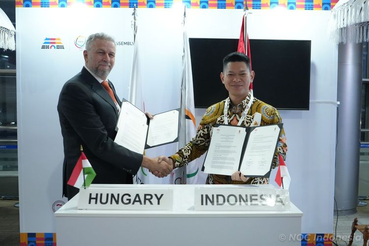 Ketua NOC Indonesia Raja Sapta Oktohari (kanan) menggandeng Komite Olimpiade Nasional Hungaria untuk bekerja sama membantu peningkatan prestasi olahraga antar-kedua negara.