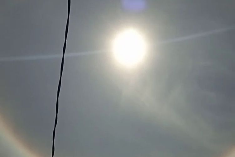 Fenomena langka Helo Matahari menghiasi langit Sumedang, Minggu (20/4/2025) siang. SCREENSHOOT VIDEO