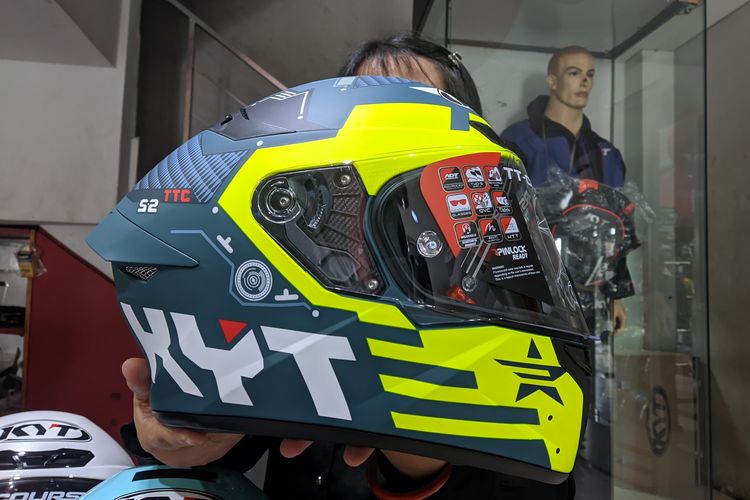 Helm KYT TT Course