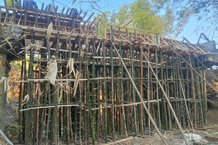 Pengajuan ke Wapres Tak Kunjung Ditindaklanjuti, Warga Pamekasan Patungan Bangun Jembatan