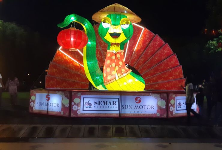 BERITA FOTO - Menikmati Malam di Bawah Lampion Imlek di Kawasan Pasar Gede Solo