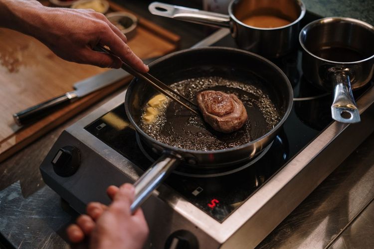 Jangan Panik, Begini Cara Mengatasi Masakan yang Hampir Gosong