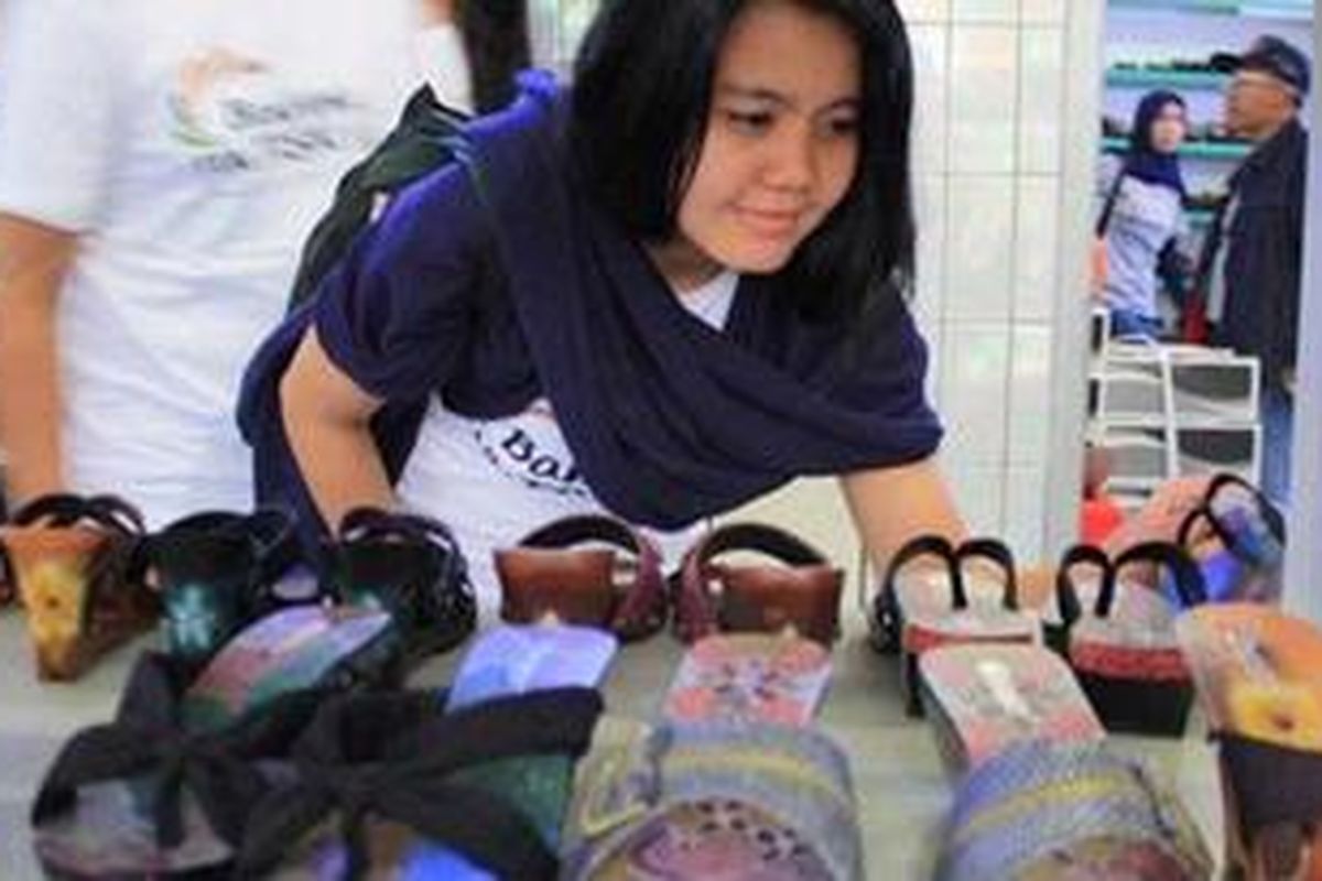 Kelom geulis khas Tasikmalaya.