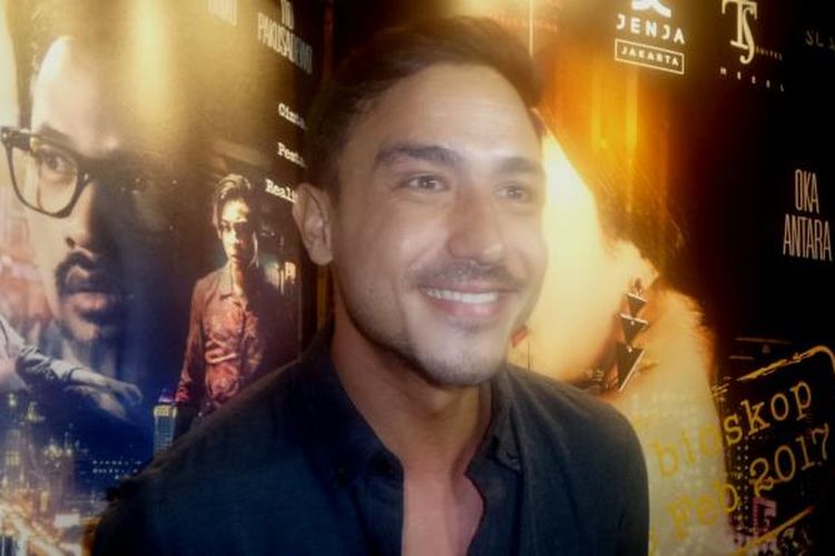 Hamish Daud saat menghadiri premier film Jakarta Undercover di XXI Epicentrum Walk, Kuningan, Jakarta Selatan, Selasa (21/2/2017).
