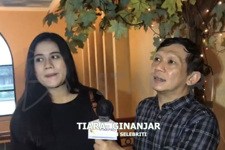Ginanjar dan Tiara Amalia menjelaskan usia kehamilan. (Bidikan layar YouTube Starpro Indonesia). 