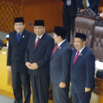 Dewan Perwakilan Rakyat (DPR) mengesahkan perpanjangan jabatan Arief Hidayat sebagai hakim konstitusi periode 2018-2023.