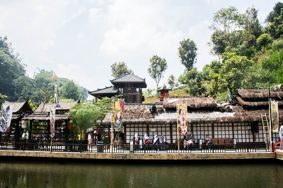 Replika pedesaan di Kyoto yang berada di area Jepang, Great Asia Afrika, Bandung, Jumat (17/1/2020).