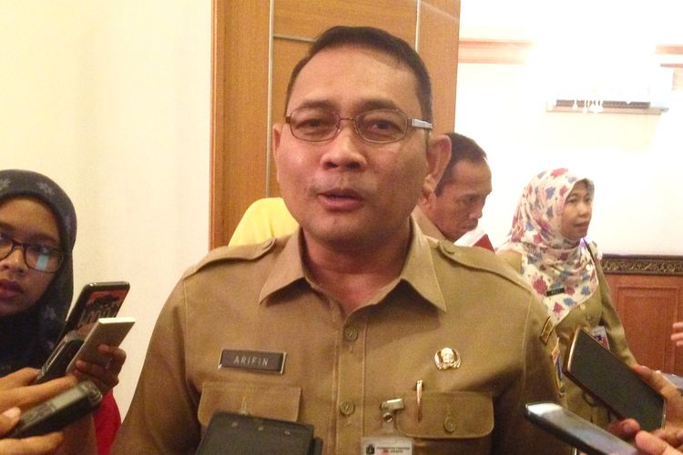 Kepala Dinas Perumahan dan Gedung Pemerintahan Daerah DKI Jakarta, Arifin, seusai rapat pimpinan (rapim) di Balai Kota, Senin (7/3/2017).