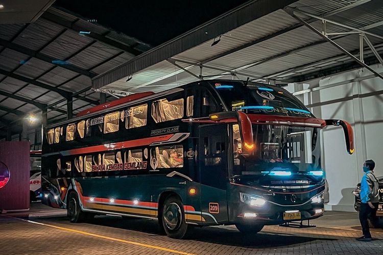 Bus baru PO Cahaya Kembar Gemilang