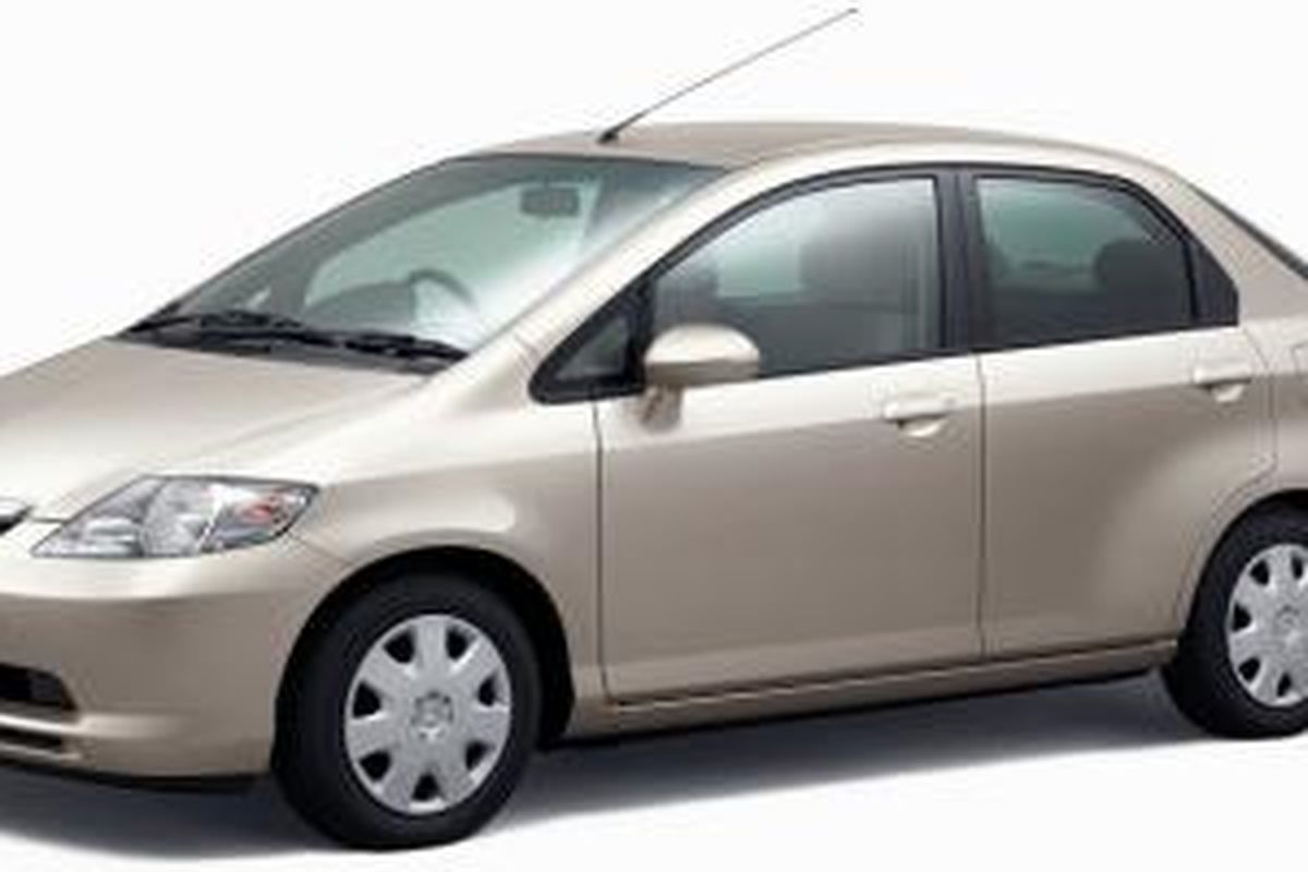 Honda Malaysia me-recall 15.612 unit City kelahiran 2003 dan 2004 dan 122 unit Jazz 2004. 