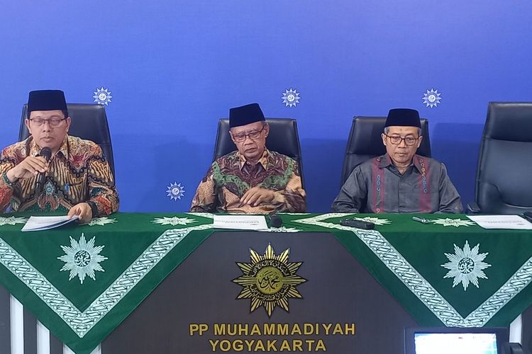 Ketum PP Muhammadiyaj Haedar Nashir saat ditemui di Kantor PP Muhammadiyah Kota Yogyakarta umumkan awal bulan puasa, Sabtu (20/1/2024)