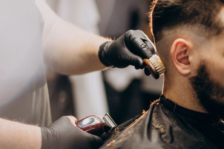 Ilustrasi potong rambut. Penting untuk mengetahui model rambut pria yang cocok untuk bentuk wajah.