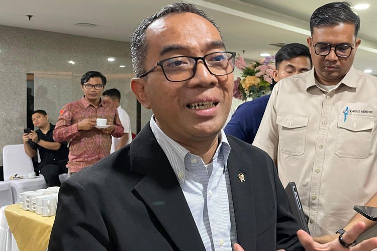 Mendikti Tegaskan Bukan Tutup Prodi yang Tak Relevan tapi Dikembangkan