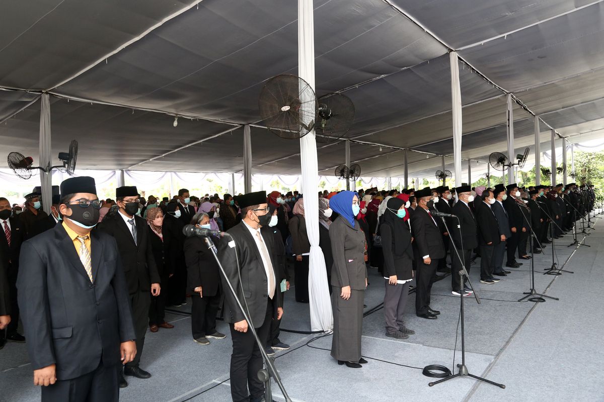 Wali Kota Surabaya Eri Cahyadi menggelar pelantikan massal pejabat di lingkungan Pemerintah Kota (Pemkot) Surabaya, Jumat (31/12/2021).