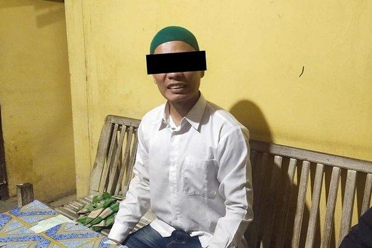 Seorang pria mengaku sebagai Imam Mahdi di sebuah Masjid di Aceh Utara. Video ceramahnya viral.