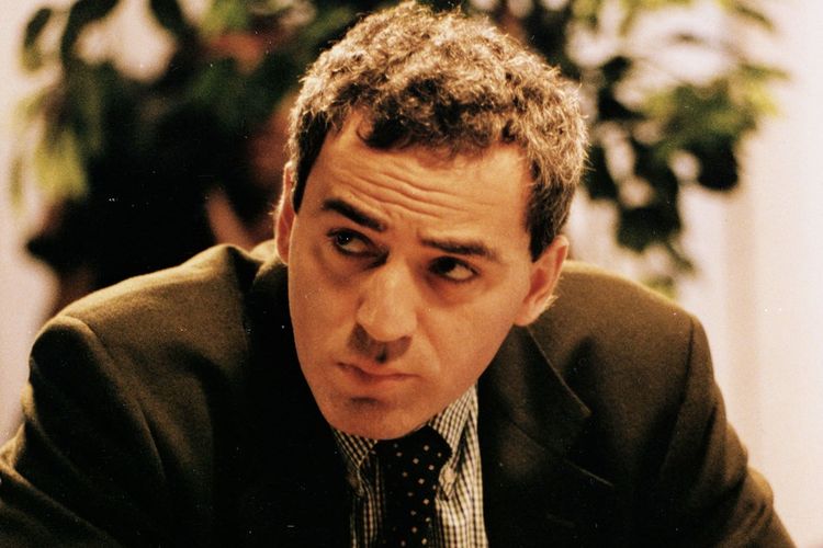 Garry Kasparov, grandmaster catur legendaris asal Rusia yang melawan Deep Blue.