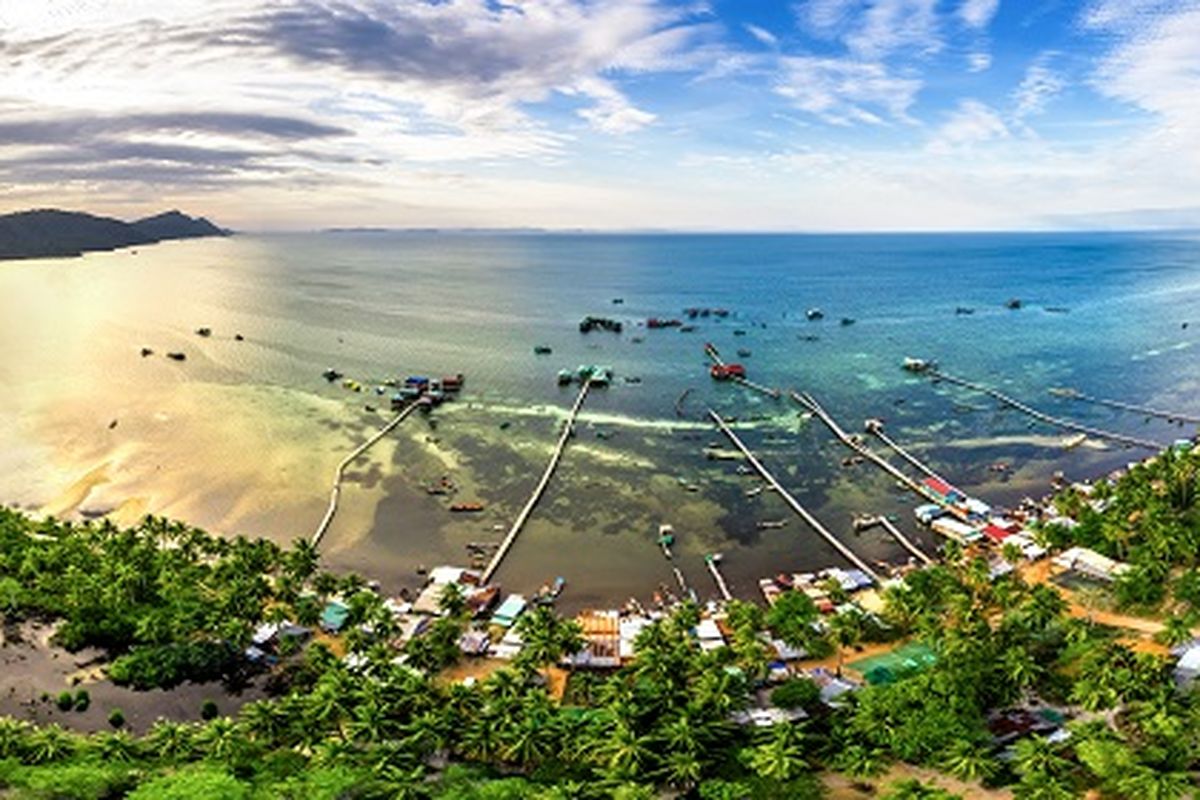 Ilustrasi Vietnam - Pantai Rach Vem di Pulau Phu Quoc, Vietnam.