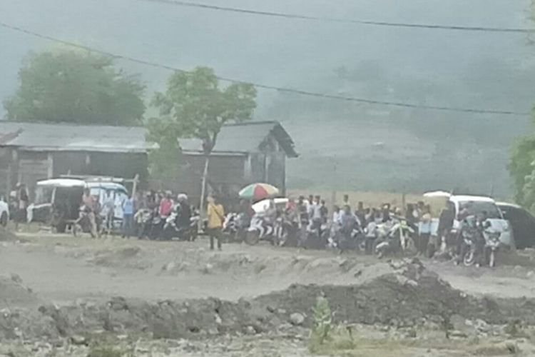 Situasi dilokasi diadakan latihan motor cross di Desa Donggo Bolo, Kecamatan Woha, Kabupaten Bima.