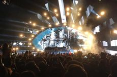 DJ Martin Garrix Bikin Penonton ZoukOut Berjingkrak-jingkrak