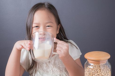 4 Bahaya Anak Terlalu Banyak Minum Susu, Orangtua Wajib Tahu