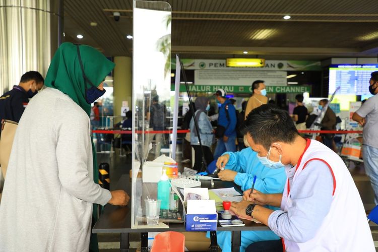 Sedikitnya saat ini sudah 34 calon penumpang di Bandara Hang Nadim, Batam, Kepulauan Riau (Kepri) diketahui rdt-ag positif usai menjalani rapid test antigen sebelum melakukan penerbangan ke daerah tujuan.