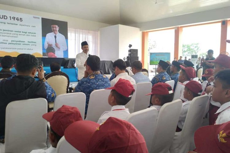 Mensos Sebut Sekolah Rakyat Tak Buka Pendaftaran, Siswa Dijaring dari Keluarga Desil 1 dan 2