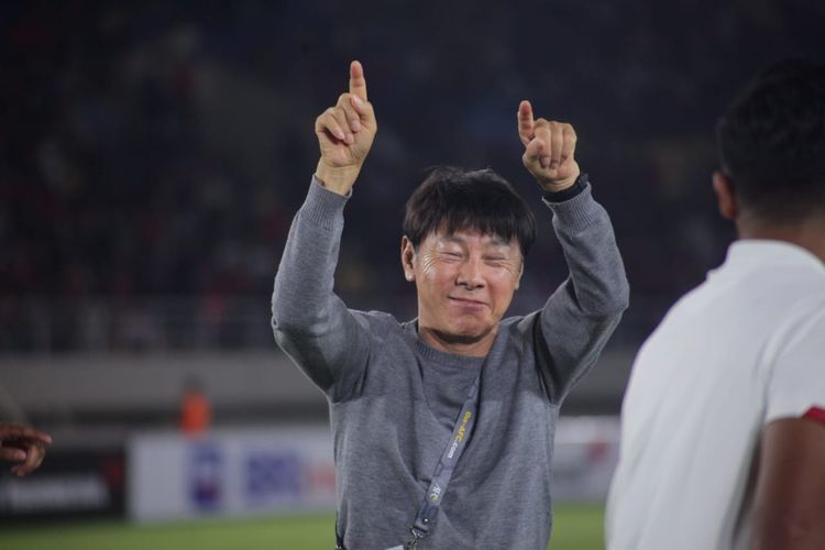 Pelatih timnas U23 Indonesia, Shin Tae-yong, saat mendampingi timnya dalam laga Kualifikasi Piala Asia U23 2024 melawan Taiwan di Stadion Manahan, Solo, pada Sabtu (9/9/2023) malam WIB.