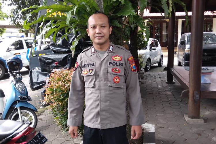  Bripka Aditya Wiguna Sanjaya (35), anggota Polresta Banyuwangi adalah salah satu anggota Polri yang lolos mendapatkan beasiswa Lembaga Pengelola Dana Pendidikan (LPDP).