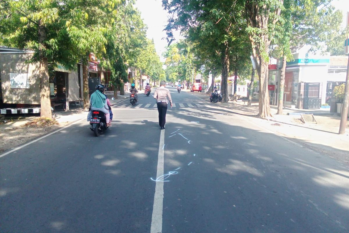 TKP Kecelakaan pelajar di jalan KH. Mansyur Desa Pabian, Kecamatan/Kota Sumenep, Jumat (4/11/2022).