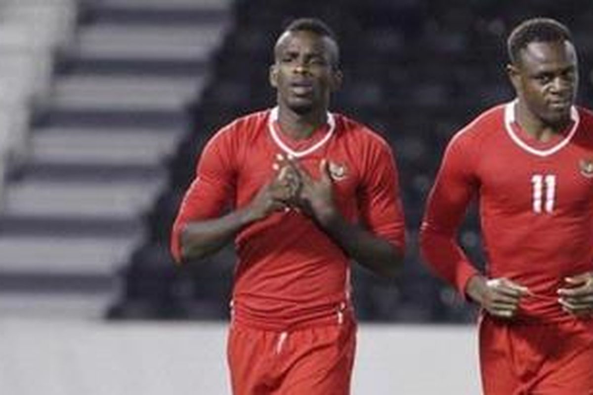 Greg Nwokolo (kiri) dan Victor Igbonefo akan kembali dipanggil timnas Indonesia.