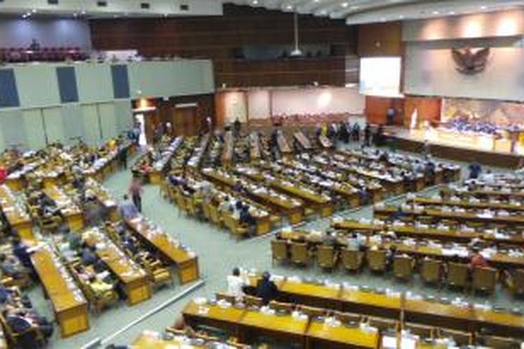 Suasana rapat paripurna DPR saat melakukan votting tentang Perppu MK, Kamis (19/12/2013), di Gedung Parlemen, Jakarta.