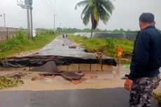 Jalan di Bangka Barat Ambles, Air Meluap dari Kawasan Tambak Udang