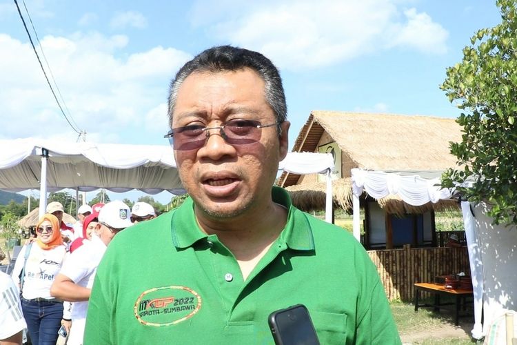 Gubernur NTB, Zulkieflimansyah menjawab soal utang piutang dengan ketua PKB NTB yang mencuat ke publik, Jum'at (22/7/2022) saat mengunjungi kawasan wisata Desa Taman Ayu Lombok Barat.