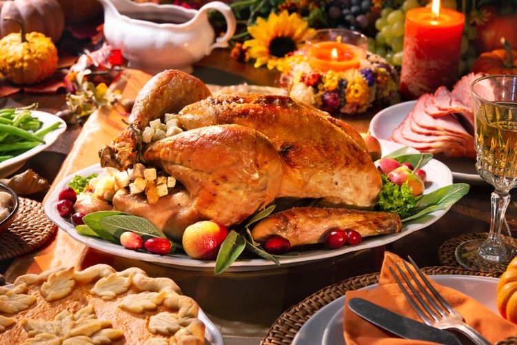 Ilustrasi kalkun panggang yang identik dengan Thanksgiving.