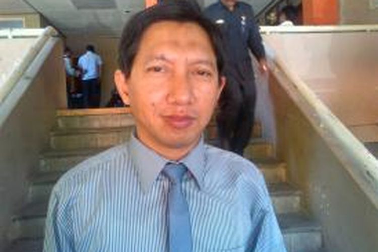 Andry Dewanto, Ketua KPU Jawa Timur, usul agar setiap pemilih diberi uang untuk mendongkrak partisipasi masyarakat dalam setiap pemilihan.